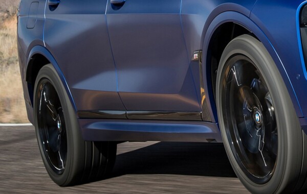 BMW X7 - Image 2