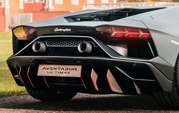 Lamborghini Aventador - Image 4